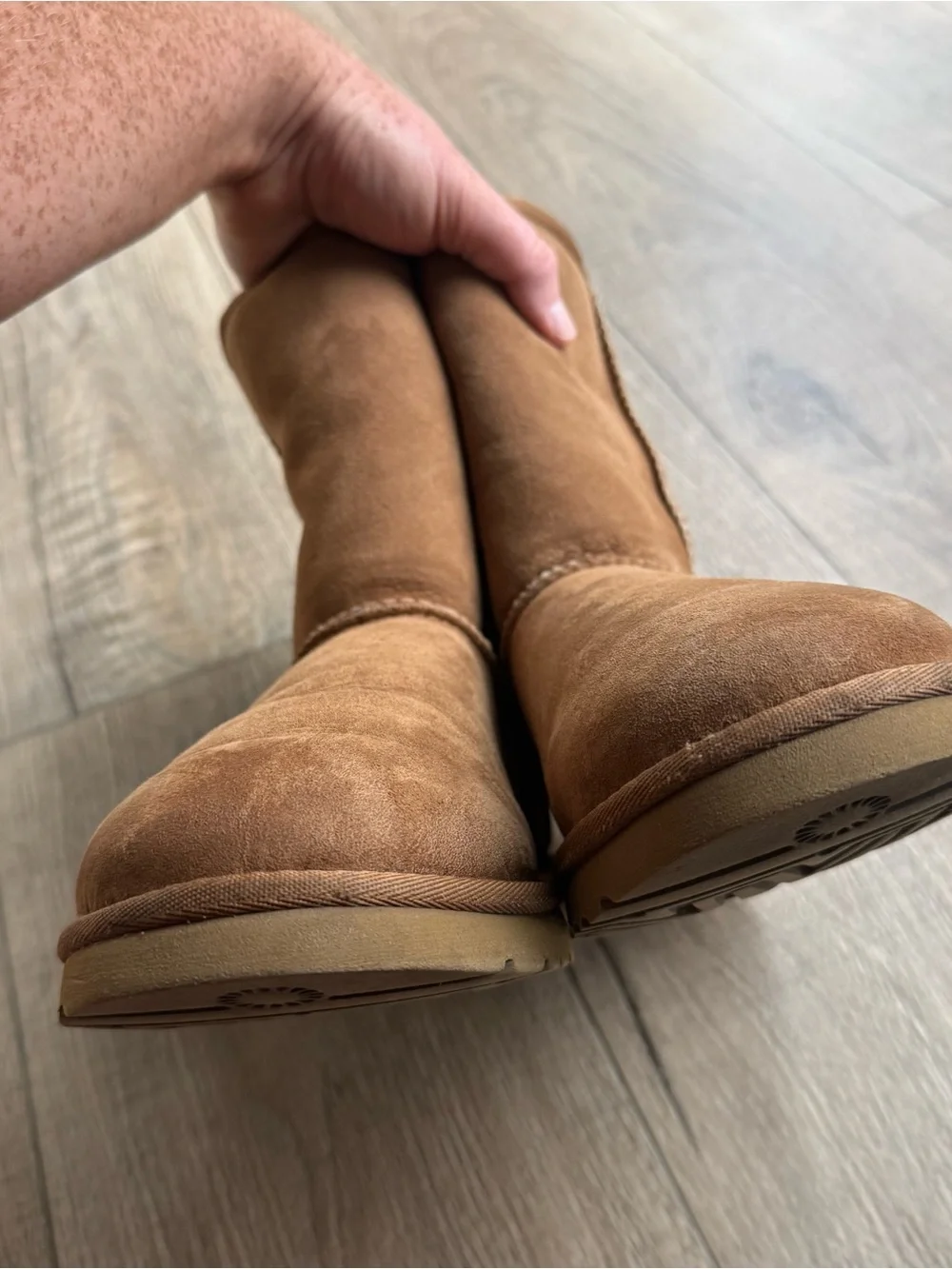 Ugg classic short women size 9 shearling chestnut boots